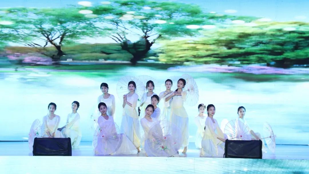 我校举办“学习二十大,永远跟党走,奋进新征程”校园文化艺术节动态展 第 10 张 我校举办“学习二十大,永远跟党走,奋进新征程”校园文化艺术节动态展 第 10 张