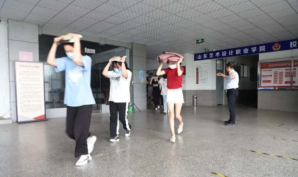 我校音乐舞蹈学院举行师生防震应急疏散演练 第 4 张