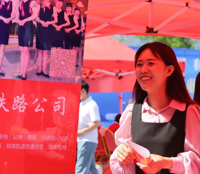 “春风送岗促就业 助力扬帆再起航”——2023届毕业生校园招聘会圆满成功 第 3 张 “春风送岗促就业 助力扬帆再起航”——2023届毕业生校园招聘会圆满成功 第 3 张