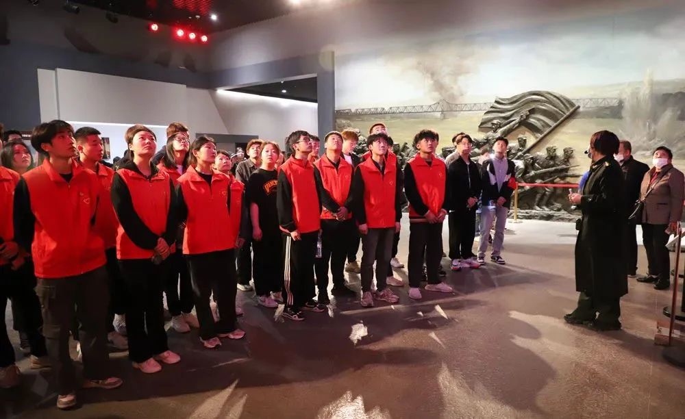 追忆革命历史丰碑 弘扬传承红色精神——我校开展“奋斗的丰碑”青年寻访体验活动 第 4 张 追忆革命历史丰碑 弘扬传承红色精神——我校开展“奋斗的丰碑”青年寻访体验活动 第 4 张