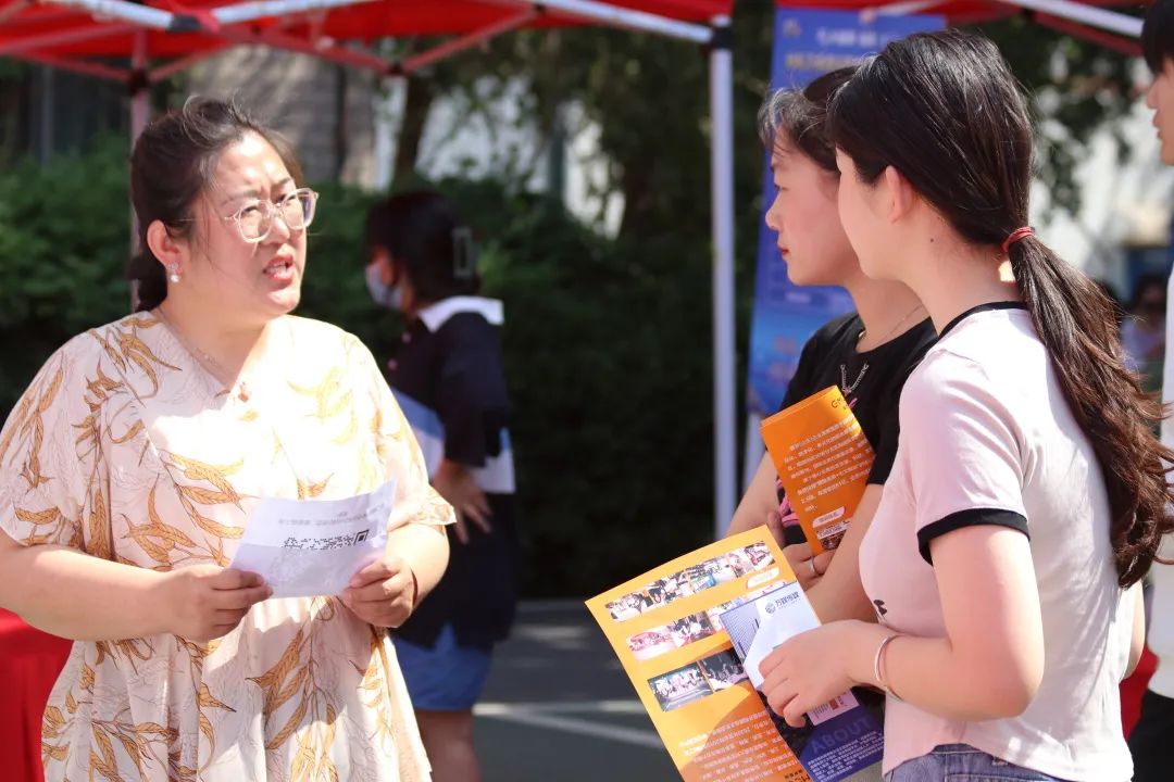 “春风送岗促就业 助力扬帆再起航”——2023届毕业生校园招聘会圆满成功 第 4 张 “春风送岗促就业 助力扬帆再起航”——2023届毕业生校园招聘会圆满成功 第 4 张