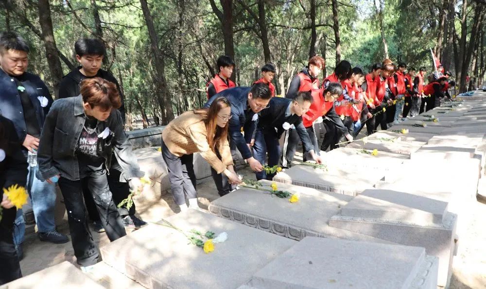 追忆革命历史丰碑 弘扬传承红色精神——我校开展“奋斗的丰碑”青年寻访体验活动 第 5 张 追忆革命历史丰碑 弘扬传承红色精神——我校开展“奋斗的丰碑”青年寻访体验活动 第 5 张