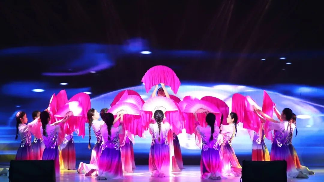 我校举办“学习二十大,永远跟党走,奋进新征程”校园文化艺术节动态展 第 3 张 我校举办“学习二十大,永远跟党走,奋进新征程”校园文化艺术节动态展 第 3 张