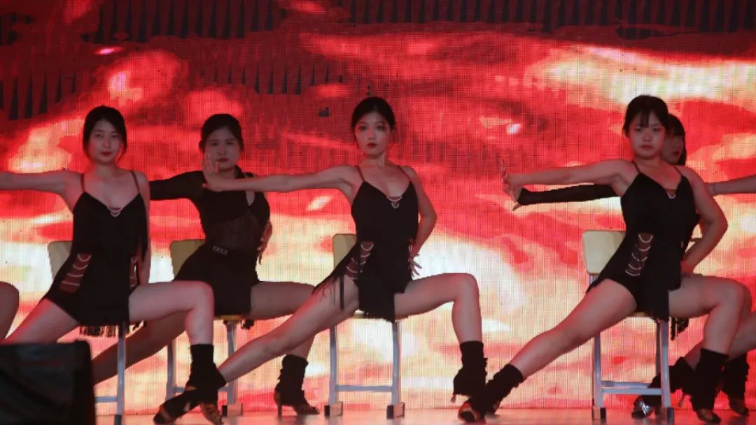 我校举办“学习二十大,永远跟党走,奋进新征程”校园文化艺术节动态展 第 8 张 我校举办“学习二十大,永远跟党走,奋进新征程”校园文化艺术节动态展 第 8 张