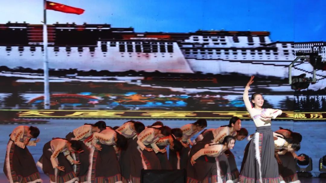 我校举办“学习二十大,永远跟党走,奋进新征程”校园文化艺术节动态展 第 6 张 我校举办“学习二十大,永远跟党走,奋进新征程”校园文化艺术节动态展 第 6 张