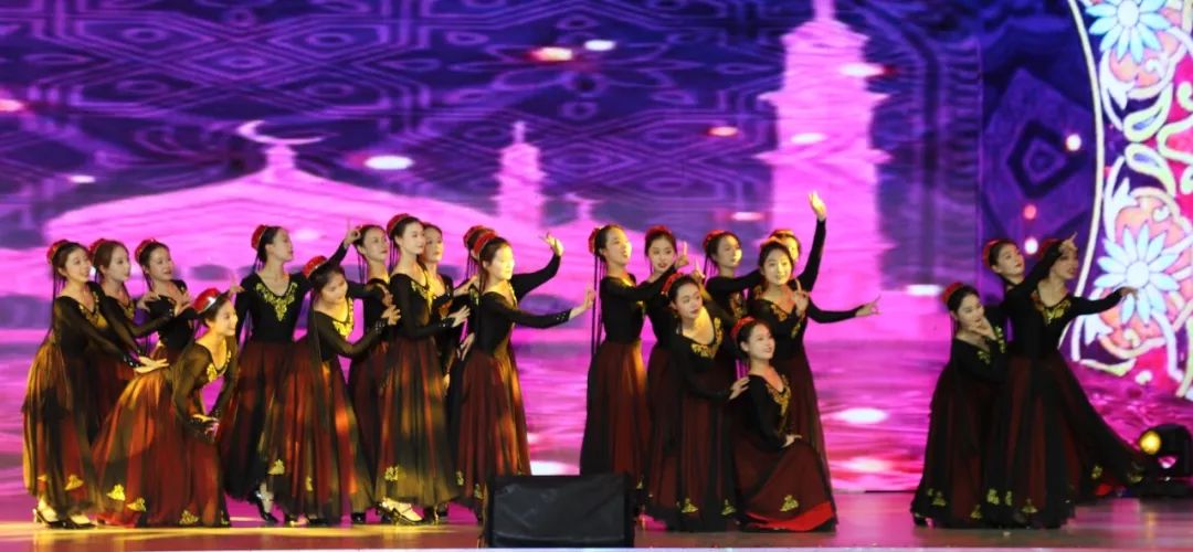 我校举办“学习二十大,永远跟党走,奋进新征程”校园文化艺术节动态展 第 17 张 我校举办“学习二十大,永远跟党走,奋进新征程”校园文化艺术节动态展 第 17 张